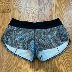 Lululemon Speed Up Shorts 2.5” Size 8- Rare patten